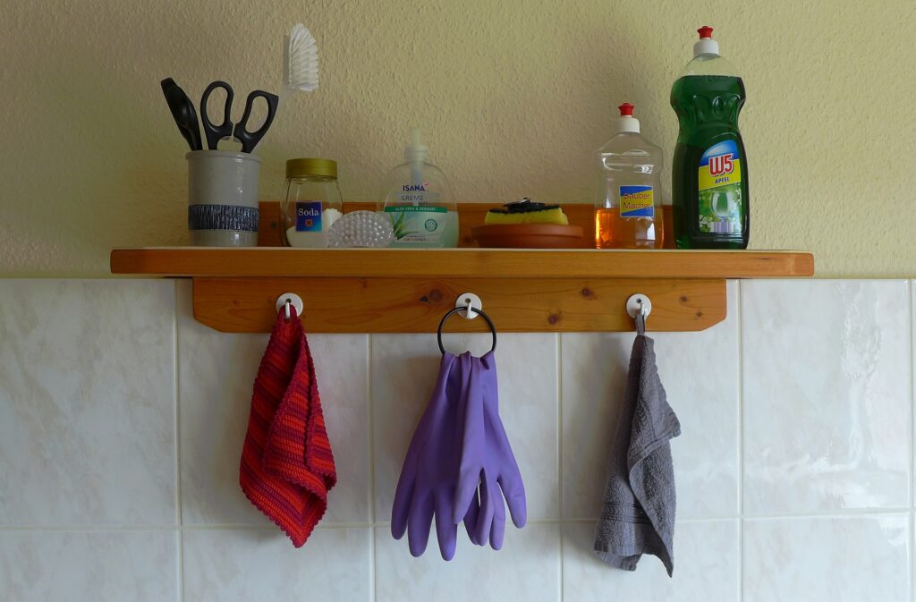 Best kitchen cleaning tools for grease and limescale practical detail