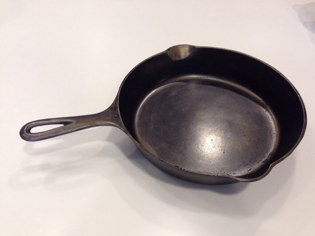 Cast iron skillet buying guide for small kitchens practical detail