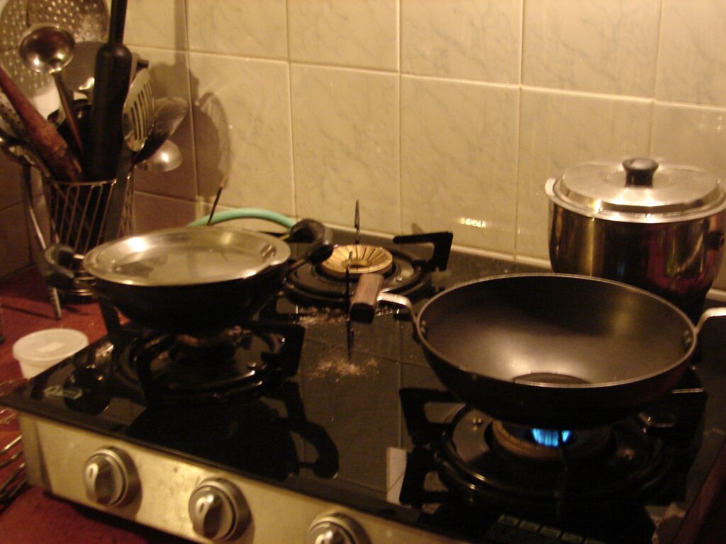 Ceramic vs nonstick pans: which is easier to live with? practical detail