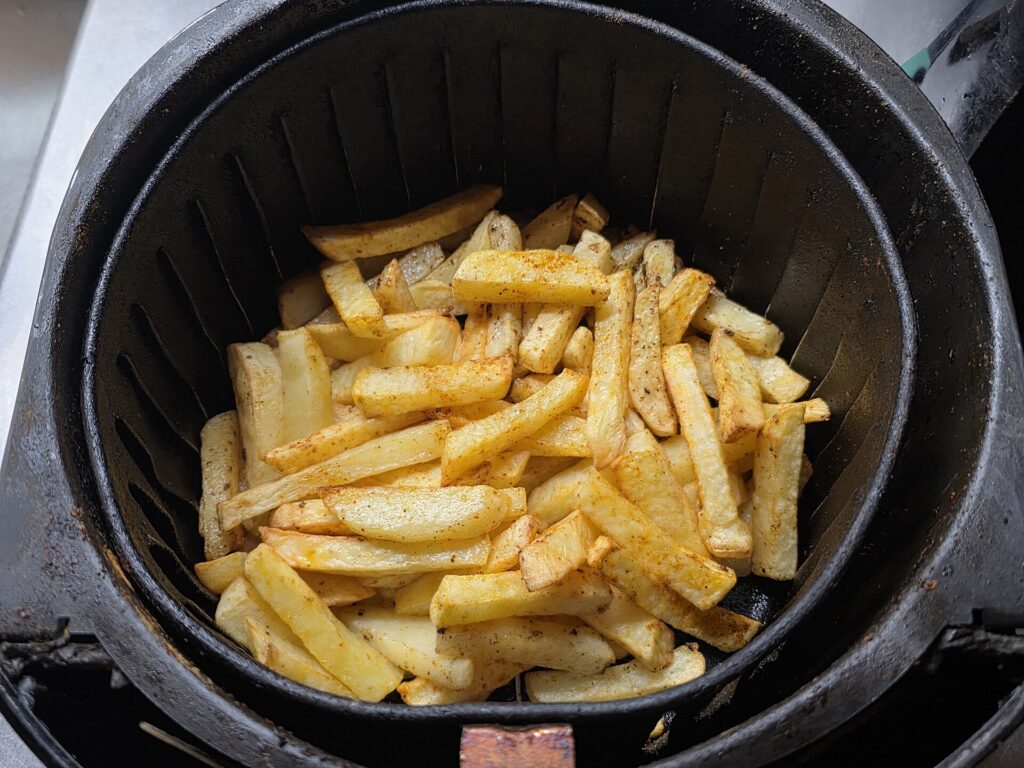 How to clean air fryer baskets without damaging coatings daily-use context