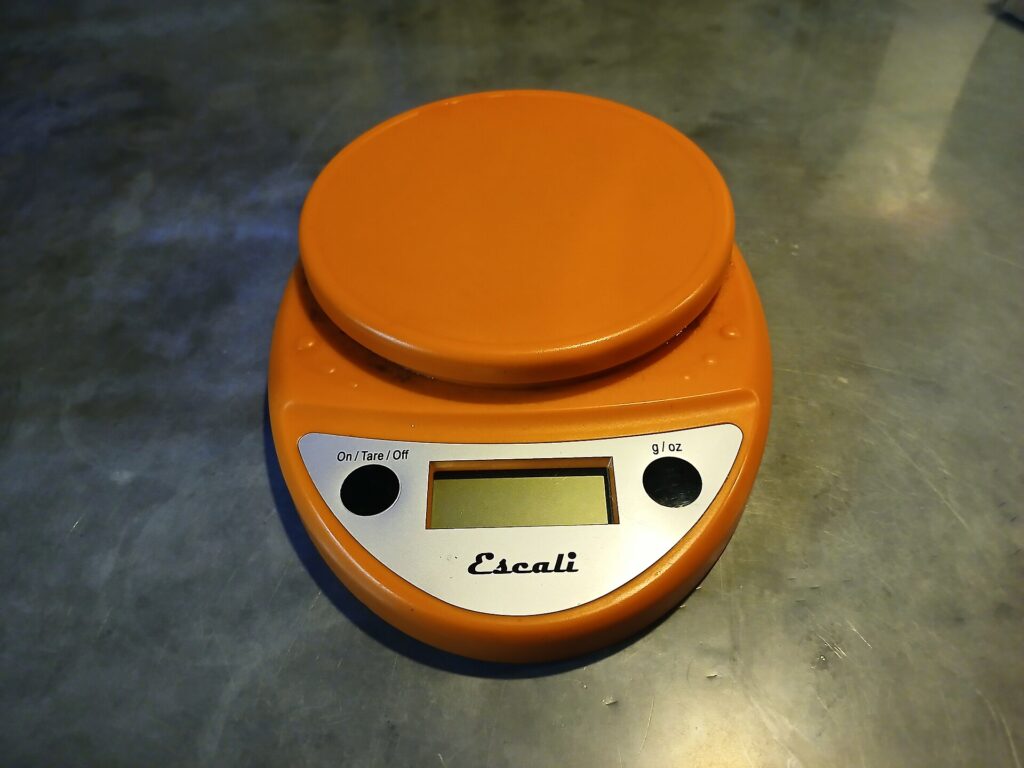Digital kitchen scales buying guide for baking and meal prep practical detail