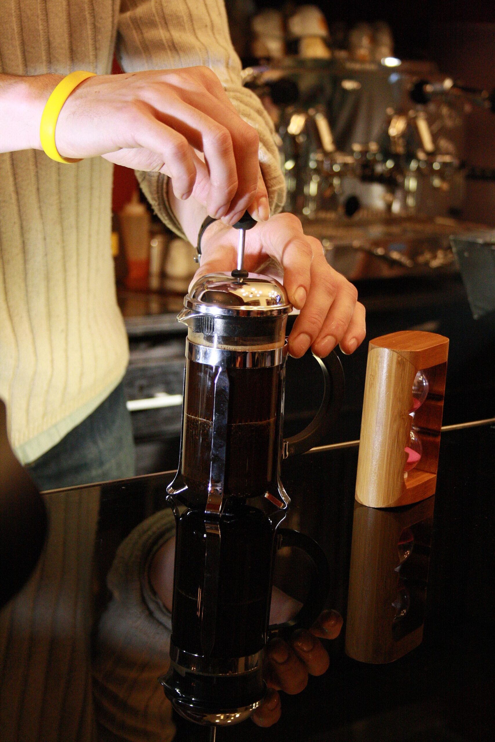 French press cafetiere with coffee on Coffee Right in Brno, Brno-City District for french press buying guide: glass, steel or insulated?