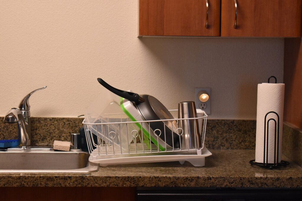 Cleaning & Maintenance in an everyday kitchen setting