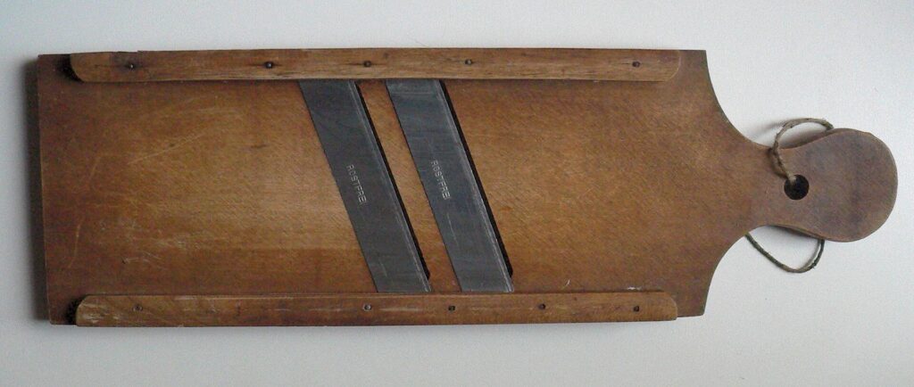 Mandoline slicer safety and buying guide daily-use context