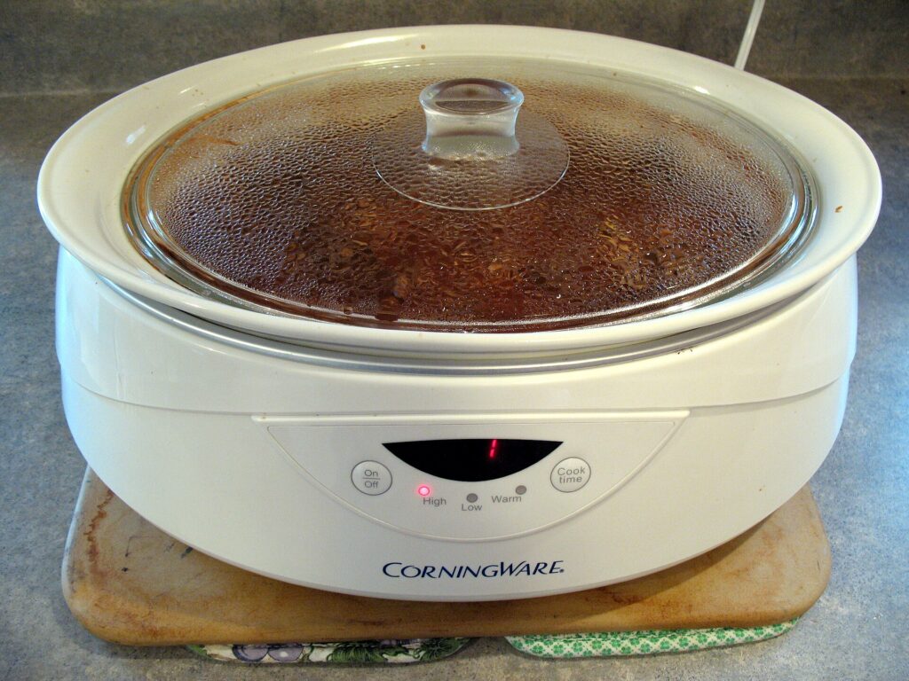 Slow cooker buying guide for batch cooking practical detail