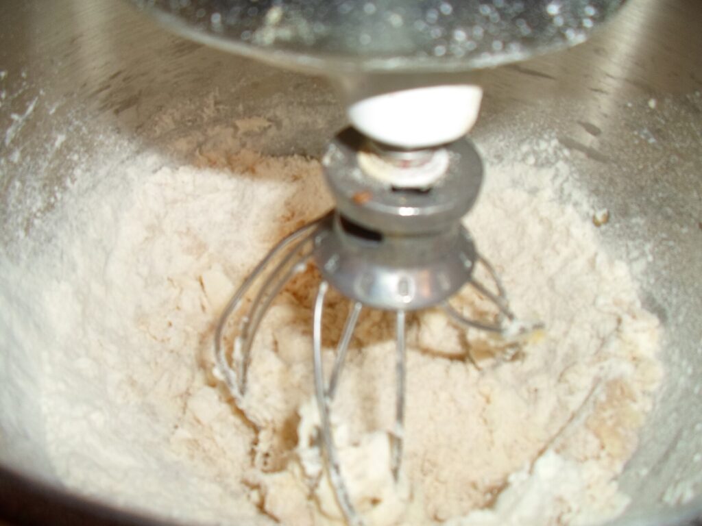 Stand mixer vs hand mixer for home baking practical detail
